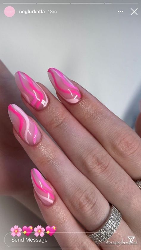 Hot Pink And Chrome Nails, Pink Nail Designs Almond Shape, Swirled Nails, Nails Court, Pink Oval Nails, Almond Nails Pink, Almond Acrylic Nails Designs, Pink Tip Nails, Fast Nail