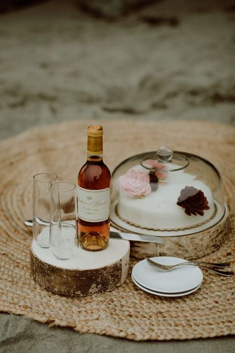 Beach Elopement Picnic, Beach Elopement Decor, Wedding Beach Picnic, Elopement Food, Picnic Themes, Mexico Pics, Elopement Picnic, Picnic Elopement, Picnic On The Beach