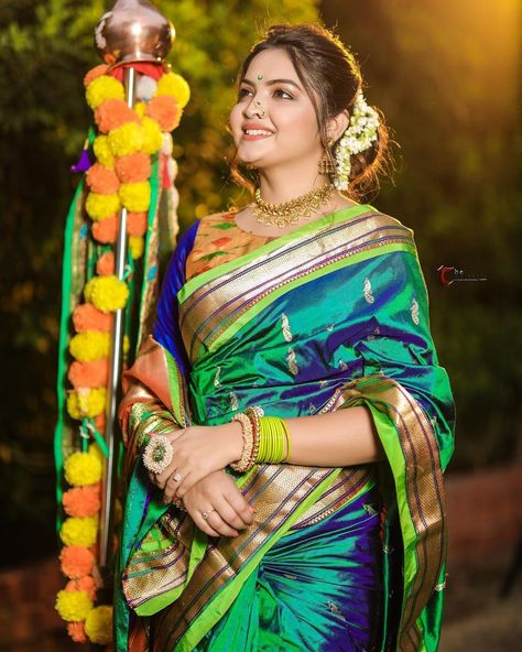 Saree Color Combinations, Sleeveless Blouse Designs, Haldi Outfit, Trendy Outfits Indian, New Saree Blouse Designs, Fashionable Saree Blouse Designs, Fancy Sarees Party Wear, Indian Fashion Saree, Indian Bridal Wear