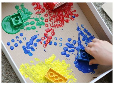 Fine Motor Activity of the Week: LEGO-Stamped Gift Wrap - pinned by @PediaStaff – Please Visit  ht.ly/63sNt for all our pediatric therapy pins Childhood Summer, Adaptive Art, Lego Print, Art Docent, Lego Theme, Fine Motor Activity, Art Activities For Toddlers, Lego Activities, Lego Lovers