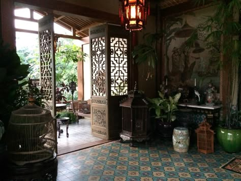 Asian Western Interior Design, Crazy Rich Asians House Interior, Asian Home Decor Ideas, French Indochine Interior, South East Asian Interior Design, Vintage French Home Decor, Asian Style Home Interiors, Chinese Home Aesthetic, Asian Boho Decor