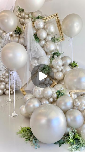 Margaret Jenkins on Instagram: "Embrace the beauty of pearls and balloons with the new Sempertex SILK Cream Pearl. Soft as satin and with elegance of a reflex balloon. This will bring that luxury statement to your perfect day. This is a trend that will not fade   #sempertexsilk #sempertex #betallic #sempertexus_betallic #pearlballoons #pearls #pearlsvibe #balloonpearls #wedding #weddinginspiration #bridalshower #bridalfashion #bridalballoons #weddingtrends #luxuryballoons #balloons #balloongarland #balloondecor #balloonart #balloonstylist #balloonceilinginstallation #balloontrends #balloonbackdrop" White Balloon Wall Backdrop, Pearl Backdrop Ideas, Wedding Balloons Arch, White And Black Balloon Garland, Balloon Wedding Backdrop, Diamonds And Pearls Theme, Pearl Balloon Garland, Elegant Balloon Decorations, Wedding Balloons Decorations