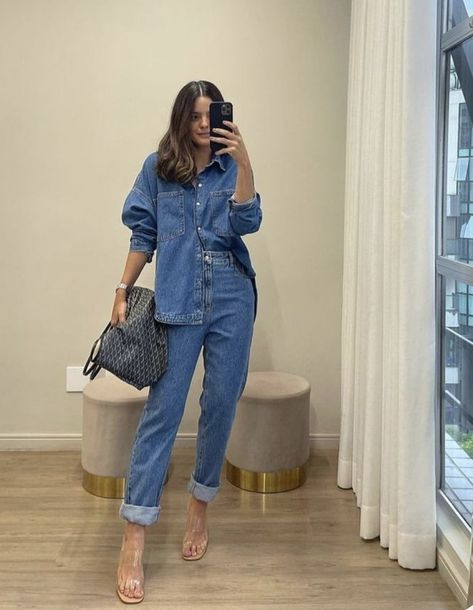 Construction Job Site Outfit Women, Fancy Mom Outfit, Look Total Jeans, Full Denim Outfit Women, Mid Size Spring Outfits 2024, Spring In Europe Outfits, Basic Chic Outfit, Quinceanera Guest Outfit, Elevated Basics Outfit