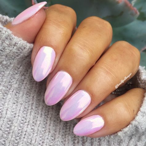 Unicorn chrome mani. Unicorn chrome powder over baby pink gel polish. Perfect summer nails! Unicorn Chrome, Mani Nails, Chrome Nail Polish, Pink Chrome Nails, Baby Pink Nails, Makeup Nails Designs, Chrome Nail Art, Chrome Nails Designs, Mirror Nails