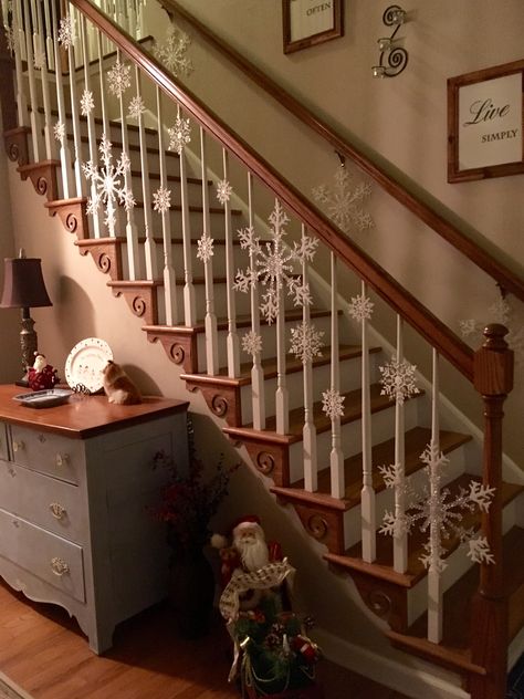 Winter Wonderland Staircase, Split Entry Christmas Decor, Christmas Stair Railing, Dollar Tree Snowflakes, Stairs Remodeling, Stairs Decor Ideas, Renovation Hacks, Christmas Garland Staircase, Christmas Banister