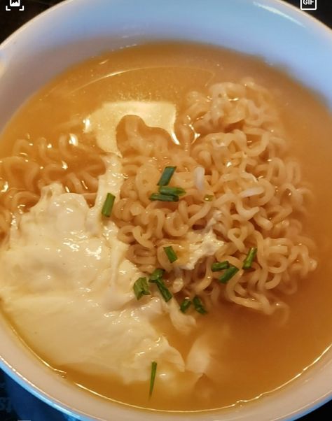 Egg With Ramen Noodles, Top Ramen With Egg, Poached Egg Ramen, Ramen With Poached Egg, Ramen And Egg, Egg Drop Ramen, Poched Eggs, Ramen With Egg, Egg In Ramen Noodles