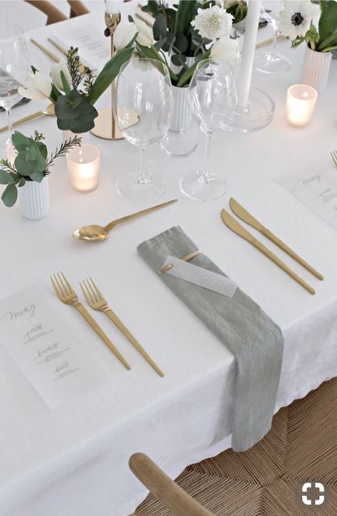 gold & grey Wedding Reception Table Setting Ideas, Reception Table Settings, Rustic Wedding Decorations, Tafel Decor, Table Setting Inspiration, Dinner Guests, Setting Ideas, Table Designs, בר מצווה