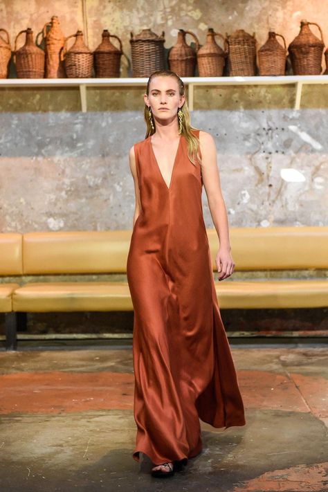 Bondi Born resort 2020 – Vogue Australia Celebration Outfit, Looks Hippie, Color Trends Fashion, Resort 2020, Older Women Fashion, Satin Maxi, Satin Maxi Dress, Australian Fashion, Fashion 2020