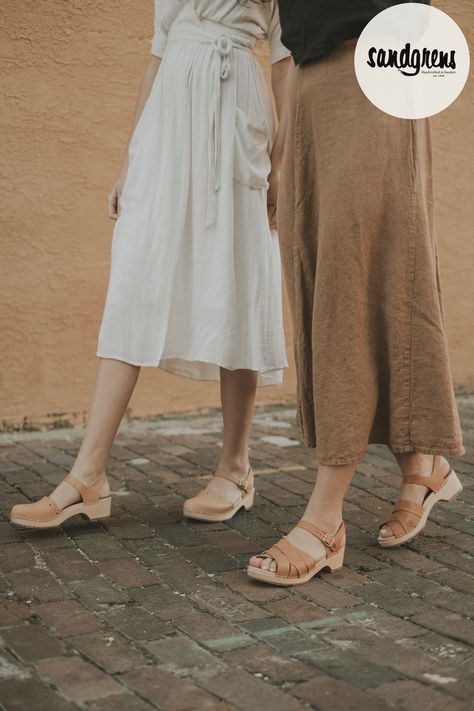 Loving our clogs in the color nude? Find your favorite on the website. Sandgrens Clogs Outfit, How To Wear Clogs Outfits, Swedish Clogs Outfit, How To Style Clogs, Sandgrens Clogs, Clogs For Women, Clogs Outfit, High Heel Clogs, Leather Clog