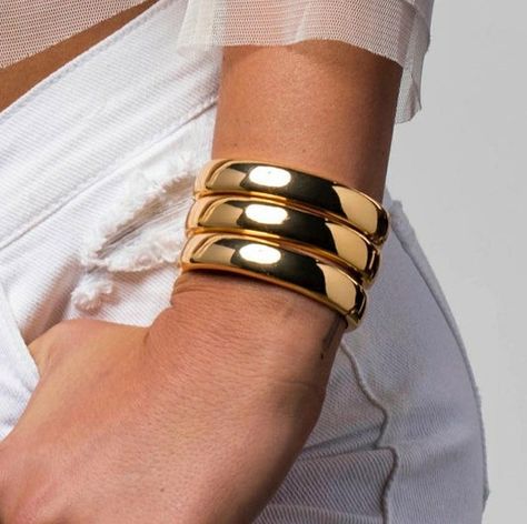 Trendy Chokers, Gold Water, Mixed Metal Jewelry, Gold Necklace Layered, Gold Bangle Bracelet, Bangle Set, Gold Filled Jewelry, Brass Color, Italian Charm Bracelet