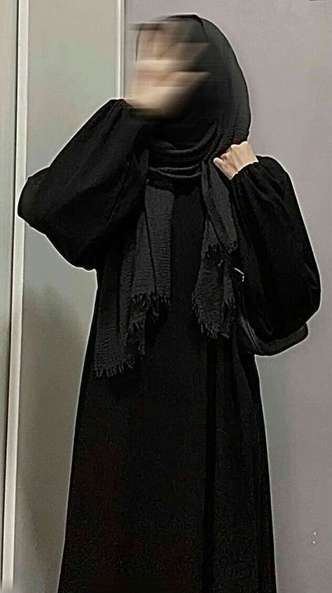 MY INSTAGRAM = busratsn2007 Hijabi Aesthetic Outfits, Cold Husband, Black Hijab, Muslimah Outfit, Flipagram Instagram, Pose Fotografi, Muslim Fashion Hijab Outfits, Hijabi Aesthetic, Hijabi Style