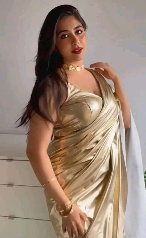 Nikita Sharma, Celebrity Fashion Looks, Cute Short Dresses, Actress Wallpaper, Indian Fashion Saree, Hot Women Dress, Beautiful Dresses Short, Saree Models, Beautiful Costumes