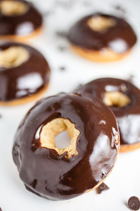 These Bailey's and Chocolate Glazed Doughnuts are the perfect St. Patrick's Day treat! They're easy to make and so fun to eat. These homemade doughnuts are baked and topped with a quick and simple Bailey's Irish Cream chocolate glaze. Doughnuts are one of my all-time favorite desserts and sweets! #doughnuts #baileys #chocolate #irishcream #stpatricksday Donat Glaze, Chocolate Doughnut Glaze, Vegan Donut Recipe, Chocolate Doughnuts, Homemade Doughnuts, Baked Donut Recipes, Vanilla Filling, Glazed Doughnuts, Donut Maker