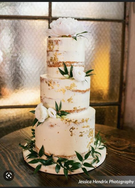 Wedding Cake Green Gold, Cake Gold Leaf, Wedding Cake Gold Leaf, Wedding Cake Gold, Semi Naked Wedding Cake, White And Gold Wedding Cake, Textured Wedding Cakes, Gold Winter Wedding, Rose Gold Wedding Cakes