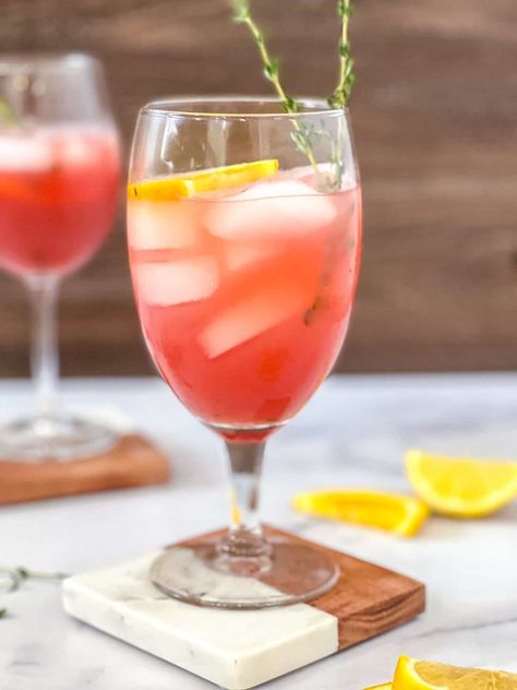 🍹Non-Alcoholic Italian Aperol Spritz - Aleka's Get-Together Spritz Mocktail, Healthy Mocktail, Best Mocktail, Ginger Mojito, Non Alcoholic Mojito, Pina Colada Mocktail, Rhubarb Juice, Best Non Alcoholic Drinks, Aperol Spritz Recipe