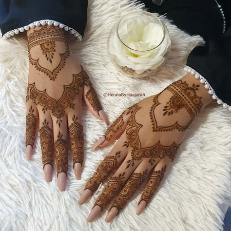 Wedding Henna Designs, Henna Designs Back, Tattoo Designs Hand, Henna Inspired Tattoos, Finger Henna Designs, Henna Tattoo Hand, Eid Henna, Henna Inspo, Henna Tattoo Designs Hand