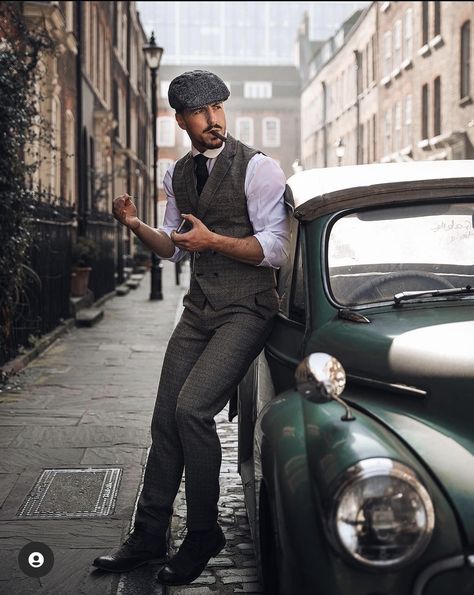 Mode Style Anglais, Rowan Row, Gatsby Glam, Unique Outfit Ideas, 1920s Mens Fashion, Peaky Blinders Suit, Retro Suits, British Style Men, Style Anglais