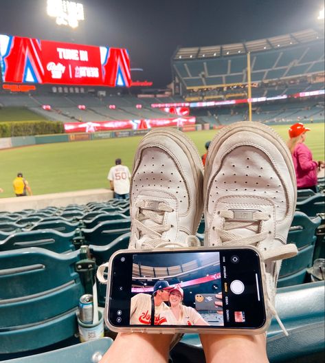 cute couple angels baseball game phone selfie Baseball Game Pictures Instagram Couple, Baseball Game Aesthetic Couple, Cute Baseball Game Pictures, Football Stadium Couple Pictures, Aesthetic Baseball Game Outfit, Couples Baseball Game Pictures, Baseball Couples Pictures, Aesthetic Baseball Pictures, Baseball Game Aesthetic Pictures