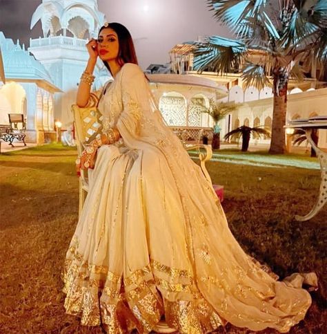 Mouni Roy Instagram, Rajasthani Jewellery, White Lehenga, Mouni Roy, Karisma Kapoor, Gorgeous Outfits, Indian Tv Actress, Indian Bridal Outfits, Bridal Outfits