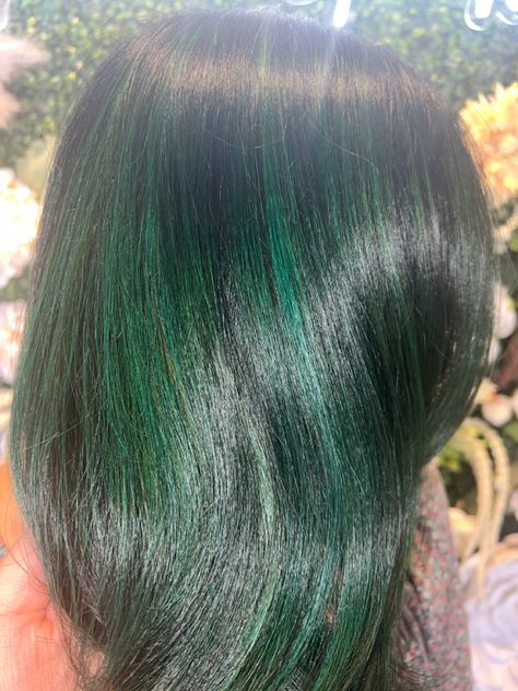 green hair emerald balayage foilyage blonde creative color vivid color bleached hair fall hair inspo hair transformation Emerald Hair Color, Emerald Green Hair Color, Green Hair Dye Ideas, Hair Dark Roots, Balyage Hair, Dark Roots Blonde, Emerald Green Hair, Emerald Hair, Green Hair Dye