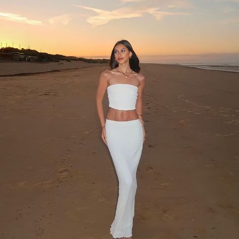 White Tube Top, Summer Poses, Summer Picture Poses, White Tube, White Midi Skirt, In The Beach, Bollywood Style, Before Sunset, Looks Street Style