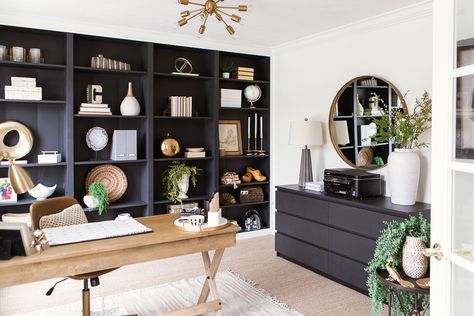 Home office reveal with painted black bookshelves, wood desk, and styled shelves. Add some greenery and a modern light for accents. Bookshelves Wood, Black Bookcases, Styled Shelves, Black Bookshelves, Billy Ikea, Coastal Industrial, Home Office Black, Office Bookshelves, Home Office Library