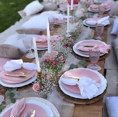 Birthday Table Setting Ideas For Women, Pink And Silver Table Decorations, Bridal Shower Dinner Table Decor, Shades Of Pink Table Decor, Pink Party Table Decorations, Bridgerton Dinner Party, Spring Table Settings Ideas, Birthday Table Setting Ideas, Table Decorations Pink