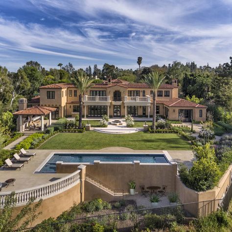 Moroccan Villa, French Country Lighting, Seth Cohen, Black Art Ideas, Santa Barbara Style, Orange Country, Newport Beach California, County House, Luxury Estate