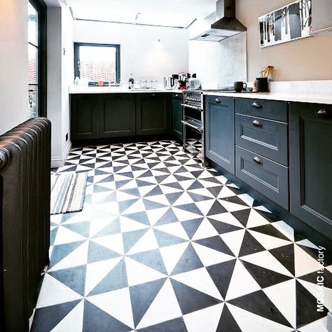 Black And White Tiled Kitchen Floor, Black White Tiles Kitchen, Kitchen With Patterned Tile Floor, Black And White Kitchen Floor Tiles, Black And White Kitchen Tiles, Black And White Flooring Pattern, Black And White Kitchen Tile, Black And White Floor Tiles, Black And White Floor Tile