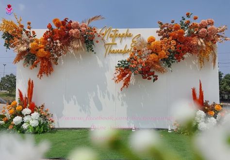 Asian Wedding Decor, Wedding Background Decoration, Photo Backdrop Wedding, Wedding Stage Design, Wedding Backdrop Design, Wedding Backdrop Decorations, Traditional Wedding Decor, Backdrop Wedding, Engagement Decorations