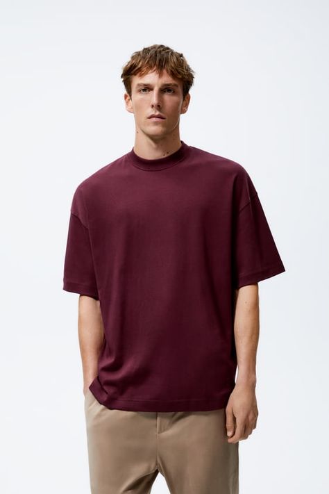 Plain Tshirt Outfit, Long Tee Shirts, Shirt Outfit Men, Long Tee, Clothing Photography, Zara Man, Tshirt Outfits, Plain Tshirt, Men Fits