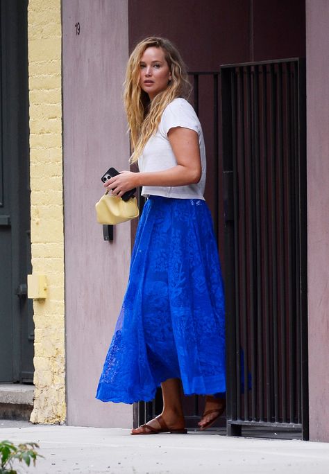 Summer Date Night Dress, Maxi Skirts Summer, Blue Midi Skirt, Blue Maxi Skirt, Color Block Skirt, Fashion Network, Silk Maxi Skirt, Tory Burch Dress, Shirt Tucked In