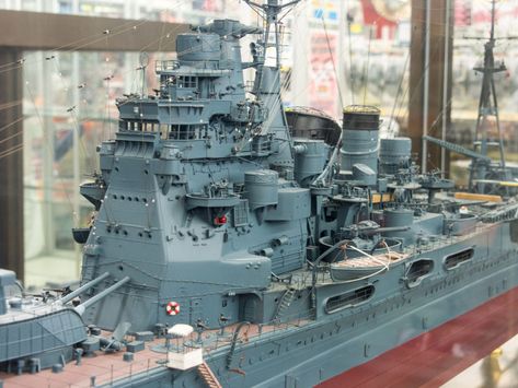 Check Out the Most Amazing Warship Models You'll Ever See Model Sailing Ships, Hms Hood, Model Warships, Scale Model Ships, Model Ship Building, Heavy Cruiser, Navy Life, Imperial Japanese Navy, Ship Model