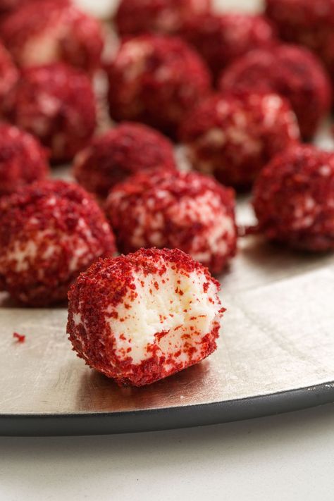 Red Velvet Cheesecake BitesDelish Red Velvet Cheesecake Bites, Fun Holiday Desserts, Cheesecake Bites Recipe, Velvet Cheesecake, Easy Holiday Desserts, Red Velvet Cheesecake, Dessert Bites, Cheesecake Bites, Think Food