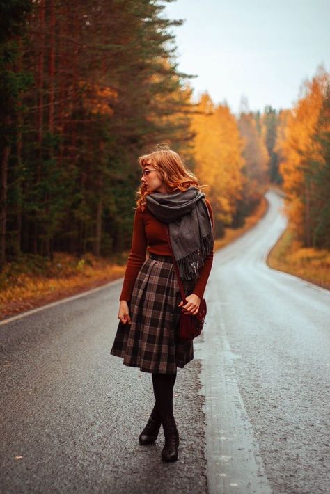 Snowy Backyard, Bookworm Style, Autumn Lookbook, Portret Feminin, Special Style, Artsy Outfit, Autumn Wardrobe, Style Goals, Fall Photoshoot