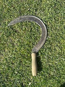 Sickle-a tool used for harvesting rice and crops Bushcraft Kit, Bushcraft Shelter, Agricultural Tools, Best Garden Tools, Garden Tool Organization, Image Moto, Farm Tools, Old Tools, Hobby Farms