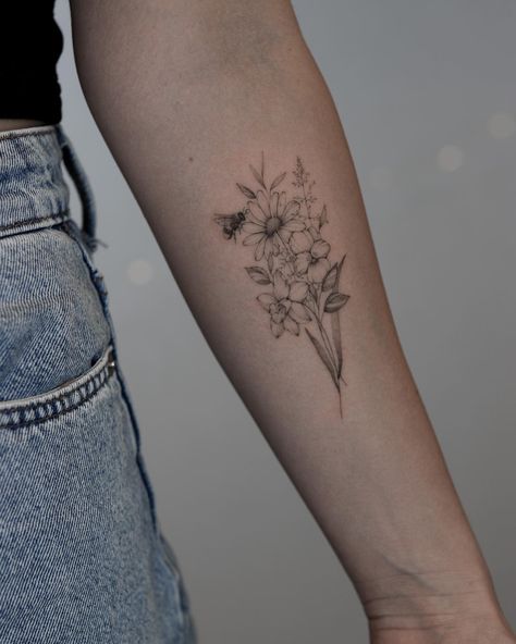 Womens Forearm Tattoo, Daisy Tattoo, Forearm Tattoo Women, Tattoo Women, Forearm Tattoo, Tattoos For Women, Daisy, Bee, Tattoos