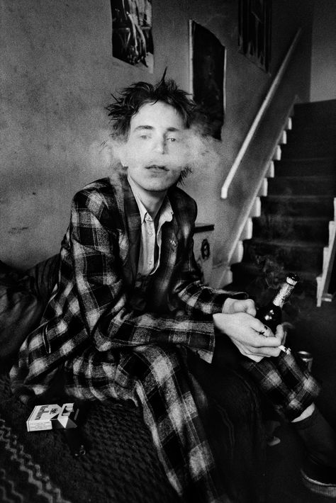 Anton Corbijn’s Iconic Music Photographs | Vogue Jonny Rotten, John Lydon, Estilo Cholo, 70s Punk, Johnny Rotten, God Save The Queen, Joe Strummer, Sid Vicious, Music Pics