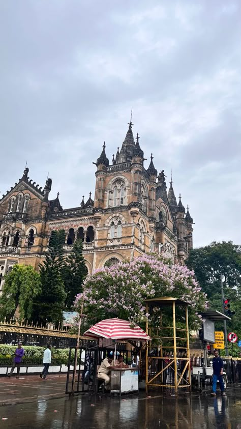 Csmt Mumbai Aesthetic, Colaba Causeway Mumbai Aesthetic, Mumbai Asthetic Picture, Colaba Mumbai Aesthetic, Bhumika Core, Mumbai City Aesthetic, Cst Mumbai, Mumbai Travel Guide, Aesthetic Mumbai