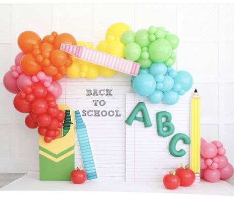 School Balloons Decoration, Kindergarten Graduation Ideas Decoration Diy, Back To School Balloon Decorations, Kindergarten Balloon Decoration, Kindergarden Graduation Decor, Kindergarten Graduation Decor, Back To School Balloon Ideas, Teacher Graduation Party Decorations, Kindergarden Decoration Ideas Kids