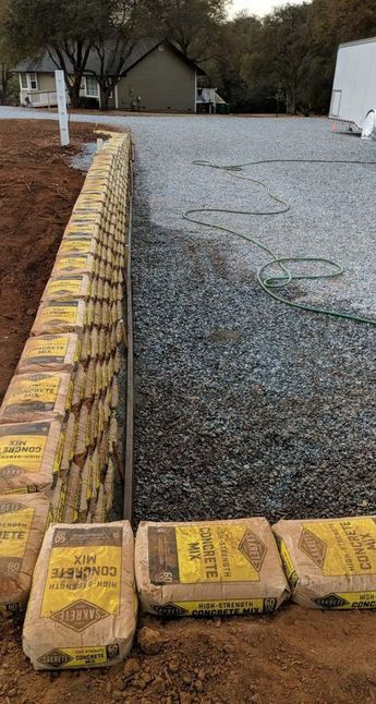 Concrete Bag Retaining Wall, Backyard Retaining Walls, Concrete Bags, Building A Retaining Wall, Diy Home Decor Living Room, Concrete Retaining Walls, Sloped Backyard, Landscaping Simple, Landscaping Retaining Walls