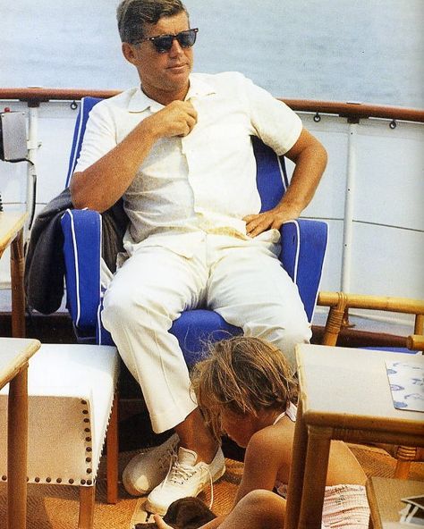 The last days of summer #JFK #summer #camelot #stylethatlives Christina Onassis, John Junior, John Fitzgerald, Ray Ban Wayfarer, Ray Ban Aviator, Jack Kirby, American Presidents, Jolie Photo, Us Presidents