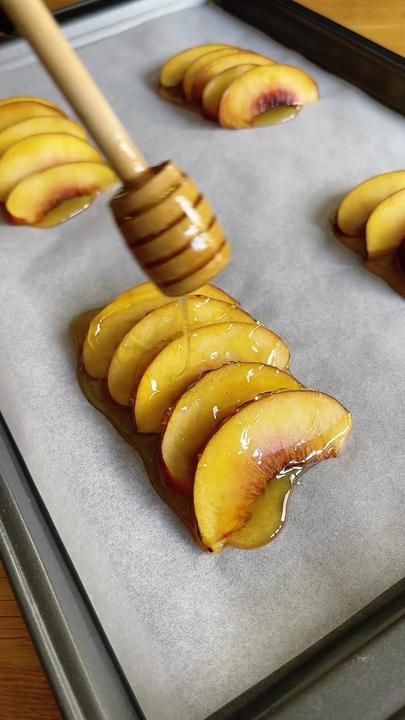 Caramelised Honey & Nectarine pastries 🍯 #honey #nectarine #pastry #... | Puffed Pastry Desserts | TikTok Nectarine Pastry, Puff Pastry Desserts, Star Shoe, Vans Shoe, Knots Diy, Easy Baking Recipes Desserts, Puff Pastry Recipes, Healthy Sweets Recipes, Baked Dessert Recipes