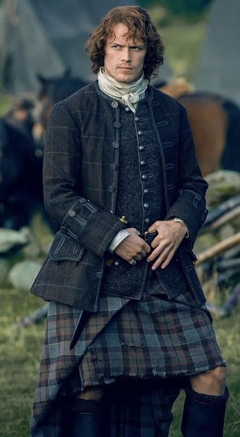 Claire Outlander, Outlander Costumes, Je Suis Prest, John Bell, James Fraser Outlander, Jaime Fraser, Outlander Season 2, Outlander Season 1, Outlander Book Series