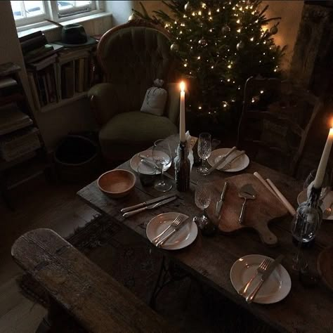 Dark Christmas, Christmas Mood, Slow Living, Christmas Aesthetic, Yule, The Table, Winter Christmas, Merry And Bright, Winter Wonderland