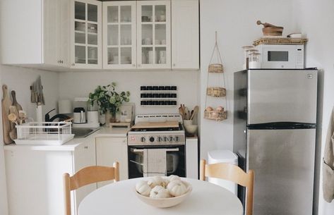 Small Home Tour: Heather and Family in 600sqft in NYC — 600sqftandababy Fall Dining Room Table, Coffee Table Small Space, Tiny Living Space, Coffee Table Ideas, Small Apartment Interior, Family Of 5, Apartment Life, Coastal Living Room, Tiny Spaces