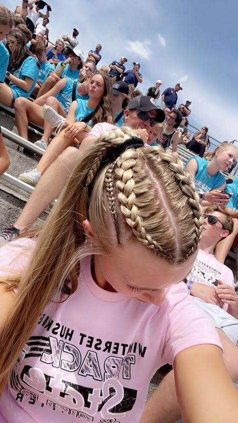 "Feminine and functional basketball hairstyles - Stylish looks for the hoop diva - Sporty and chic hair inspiration" Braided Top Ponytail, Tight Braided Hairstyles, Lax Hair, Gameday Hair, Game Day Hairstyles, Football Hairstyles, Basketball Hair, Track Hair, Hockey Hair