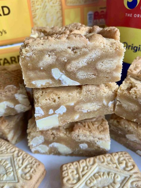 Custard Cream Blondies Custard Slices With Cream Crackers, Custard Cream Blondies, Vanilla Custard Squares, Vanilla Traybake, Cadbury Mini Egg Blondies, Brownie Pudding, Bourbon Biscuits, Cream Biscuits, Tray Bake Recipes