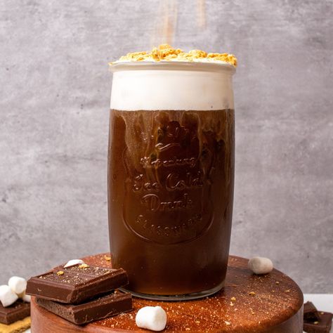 How to Make Dunkin’s S’mores Cold Brew at Home | Easy Recipe — KAT'S KITCHEN Dunkin Cold Brew Recipe, Smores Coffee Recipe, Starbies Drinks, Cold Brew Coffee Recipe, Cold Brew Recipe, Cold Brew At Home, Drink At Home, Nitro Cold Brew, Coffee Treats