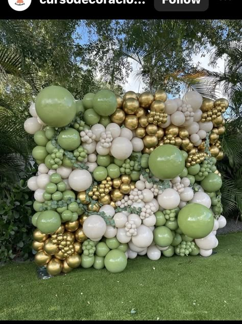 Green Background With Balloons, Grass Backdrops With Balloons, Step And Repeat Backdrop With Balloons, Balloon Garland Wall, Step And Repeat With Balloons, Green Backdrop With Balloons, Green Balloon Wall, Nye Backdrop, Prom Balloons